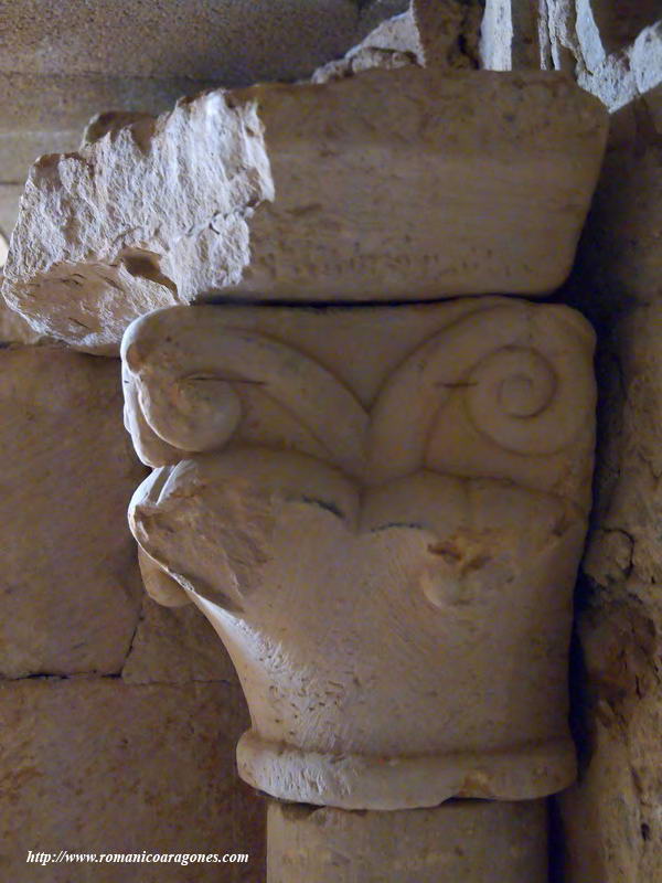 CAPITEL ORIGINAL DE UNA DE LAS COLUMNAS DE LA CRIPTA